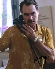 MURRAY BARTLETT SIGNED THE WHITE LOTUS PHOTO (1)
