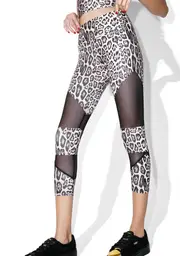 [ONZIE] Leopard Cut Out Capri