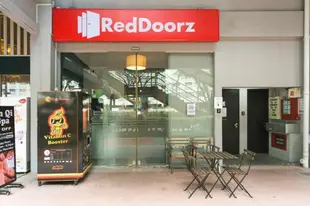 RedDoorz Hostel @ Beach Road