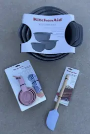 New KitchenAid 13 pc. Mixing Bowls With Measuring Cups/Spoons & Spatula Set NWT