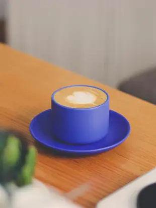 克萊因藍陶瓷咖啡杯 歐式風格高顏值拿鐵杯 配碟組合 (8.3折)