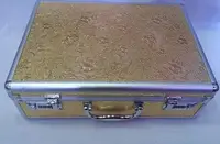 在飛比找Yahoo!奇摩拍賣優惠-珠寶玉器鋁合金密碼箱首飾品手提收納箱多層手鐲吊墜包裝盒手鐲盤