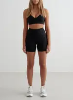 [AIM'N AU] Black Sense Midi Biker Shorts & Strap Bra Set