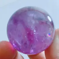 在飛比找Yahoo!奇摩拍賣優惠-光工水晶28.7m天然冰透體 巴西梵天透體紫水晶球擺件 極光