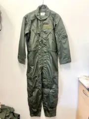 GENUINE US AIR FORCE 1975 GREEN NOMEX FIRE RESISTANT FLIGHT SUIT CWU-27/P - 40R.