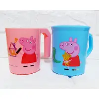 在飛比找蝦皮購物優惠-正版 PEPPA PIG 佩佩豬 粉紅豬小妹 圓弧水杯 單耳