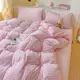ins風粉色格子混搭奶油風牛奶絨床包四件組 秋冬法蘭絨床包組 珊瑚絨 單人/雙人/加大雙人床包組 床單被套組 床罩組