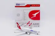 Qantas A330-200 Reg: VH-EBV "Oneworld" JC Wings Scale 1:400 Diecast XX40246