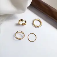 在飛比找蝦皮購物優惠-❤飾品INS韓國時尚手飾簡約幾何戒指女氣質四件套指環個性珍珠