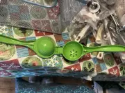 IMUSA Lemon or Lime Manual Squeezer, Citrus Juicer for Max Extraction, Green