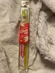 Vintage Original Close Up Toothbrush Toothpaste Medium Bristles Plastic Case