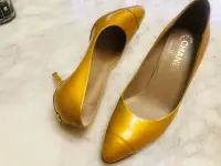 在飛比找Yahoo!奇摩拍賣優惠-CHANEL 芥末黃漆皮高跟鞋
