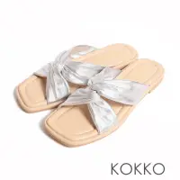 在飛比找momo購物網優惠-【KOKKO 集團】扭結柔軟手感綿羊皮美型平底拖鞋(銀色)