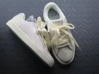 在飛比找Yahoo!奇摩拍賣優惠-Puma Basket Heart NS 珍珠奶白 蝴蝶結絲