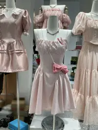 在飛比找樂天市場購物網優惠-吊帶連身裙女夏季甜美褶皺裙子洋裝顯瘦純色氣質A字短裙