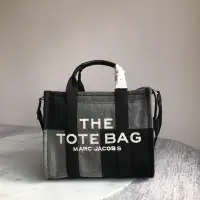 在飛比找Yahoo!奇摩拍賣優惠-MARC JACOBS- the traveler tote