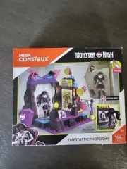 Mega Bloks Construx Monster High Fangtastic Photo Day.