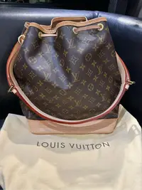 在飛比找Yahoo!奇摩拍賣優惠-【EZ兔購】~ LV LOUIS VUITTON 水桶包m4