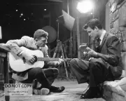 ANDY GRIFFITH & JAMES BEST STRUM GUITARS ON SET - 8X10 PUBLICITY PHOTO (DA809)