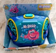 Electric Spaceman Bubble Blower Flashing Lights Requires Batteries