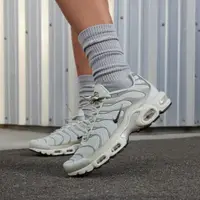 在飛比找momo購物網優惠-【NIKE 耐吉】運動鞋 休閒鞋 女鞋 W AIR MAX 