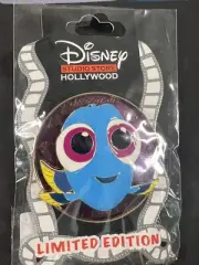 DSSh Disney Studio Store Hollywood Dory Finding Nemo Cursive Cutie Pin LE 400