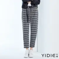 在飛比找momo購物網優惠-【YIDIE 衣蝶】不對襯腰頭格紋哈倫七分褲-黑