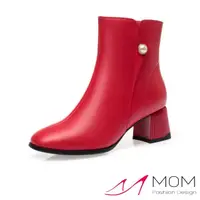 在飛比找momo購物網優惠-【MOM】真皮短靴 粗跟短靴/真皮優雅珍珠釦造型粗跟短靴(紅