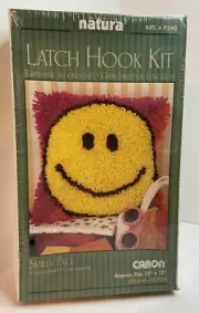 VNTG. NATURA, CARON LATCH HOOK KIT "SMILEY FACE" KIT 12" X 12" PILLOW SIZE NEW