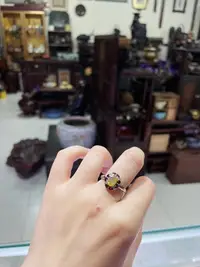在飛比找Yahoo!奇摩拍賣優惠-西洋古董vintage英國TGGC 品牌火彩超好的歐泊戒指，