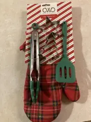 5 Piece Holiday Baking Set: Tongs, Spatula, Star &Tree Cookie Cutters, Oven Mitt