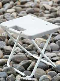 在飛比找樂天市場購物網優惠-戶外折疊椅子超輕便攜式火車出行簡易可折疊凳鐵腳塑膠小板凳家用