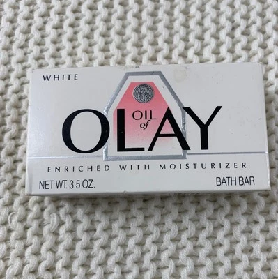 VINTAGE OIL OF OLAY BATH BAR 4.75 OZ WHITE