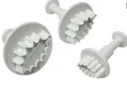 Fox Run 3 Pc Holly leaf Plunger Cutter