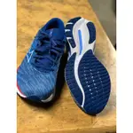 美津濃寬楦頭慢跑運動鞋
