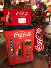 在飛比找Yahoo!奇摩拍賣優惠-可口可樂 Coca Cola 大型冰桶 冰箱 可樂冰桶 飲料