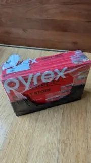 Pyrex Simply Store - Round glass 20-piece set w/ BPA-free gray lids - unopened