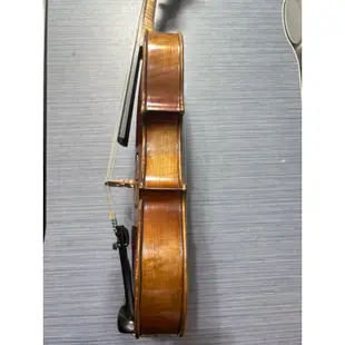 二手13吋中提琴，含弓、琴盒、Dominant 中提琴弦。適合小學進階課程練習。音色屬於進階，面交試琴(誠可議價)