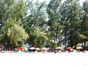 棕櫚灘度假村蘭達飯店Lanta Palm Beach Resort