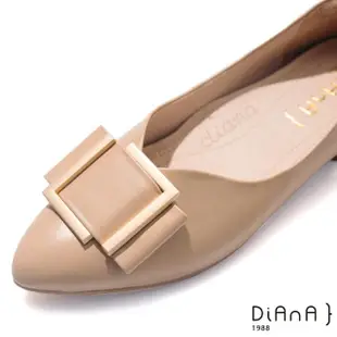 【DIANA】2cm 質感牛皮金屬方框飾釦蝴蝶結尖頭低跟鞋-漫步雲端焦糖美人(太妃奶)