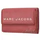 【全新現貨 補12個】茱麗葉精品 MARC JACOBS 馬克賈伯 經典LOGO三折扣式小短夾.玫紅現金價$1,980