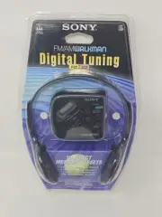 Vintage Sony FM/AM Walkman Radio SRF-M32 - New (Headphones Pads Disintegrating)