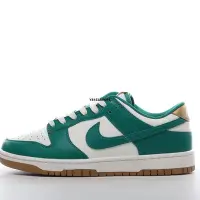 在飛比找Yahoo!奇摩拍賣優惠-NIKE Dunk Low Green and Gold 清