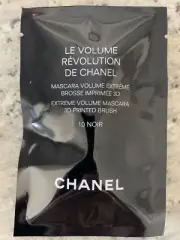 Chanel Mascara (Le Volume Révolution) and Primer (La Base Mascara) Samples
