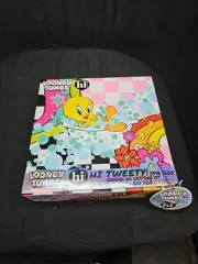 NIB Looney Tunes Hi TWEETY! Spa Box Headband & Wristband Bath Bomb & Body Scrub