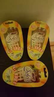 12 Ct BIC Soleil Sensitive Skin + 3 Bella Disposable Women's Razors, Multicolor