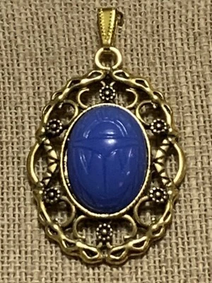 NEW ITEM*VTG. JAPANESE CARVED BLUE CHALCEDONY GLASS SCARAB PENDANT.gold-NEW