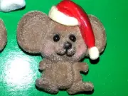 RUSS Christmas BROWN MISTLETOE MOUSE Santa PIN BACK HOLIDAY SHARP POINT Vintage