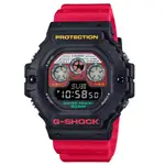 【CASIO 卡西歐】G-SHOCK 錄音帶繽紛標籤方形時尚潮流電子錶 黑紅 DW-5900MT-1A4_46.8MM