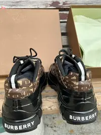 在飛比找Yahoo!奇摩拍賣優惠-BURBERRY男鞋42全新原價27400元